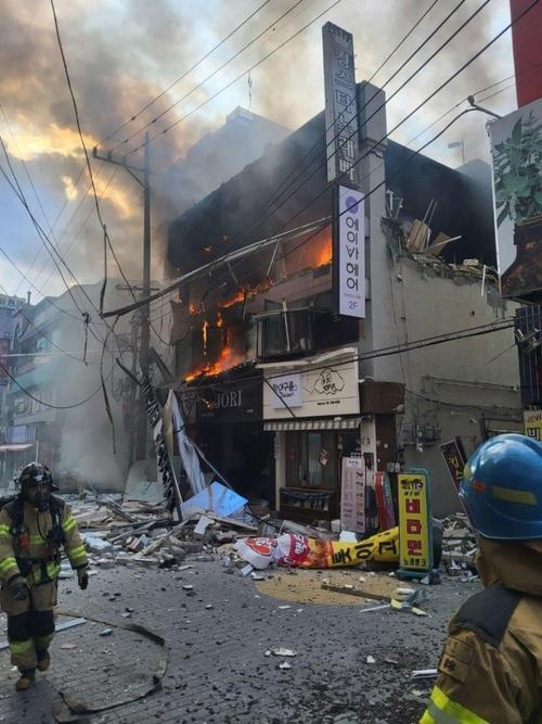 韩国一网吧发生意外 火灾现已扑灭 瓦斯爆炸导致 3人受伤