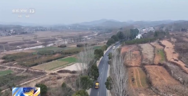 90 后小伙骑单车、坐公交、搭火车，无缝换乘 6 次，历时 16 小时跨越 1300 公里，从湖南赶到北京看升旗