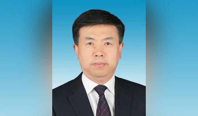 四川省委副书记于立军兼任政法委书记，指导基层工作