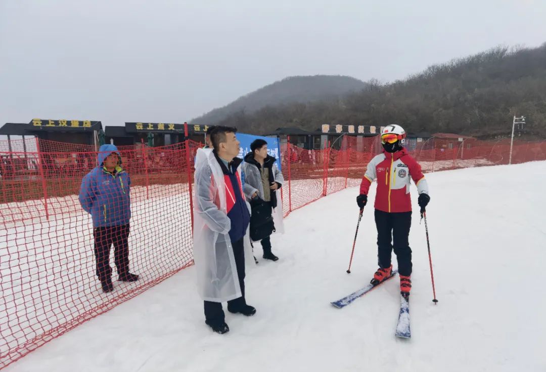 冰雪运动安全指南：避免高风险动作，明智购买意外险，确保冬日玩雪无忧
