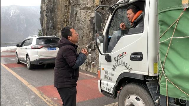 重庆大哥暖心救助被吓哭外地司机，山城好人好事再添佳话